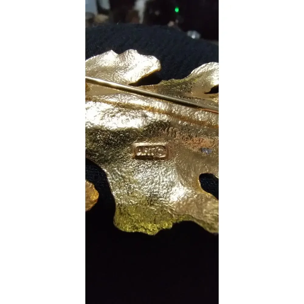 Vintage ART Signed Gold Tone Oak Leaf Brooch Textured Nature Leaf Pin MCM Retro